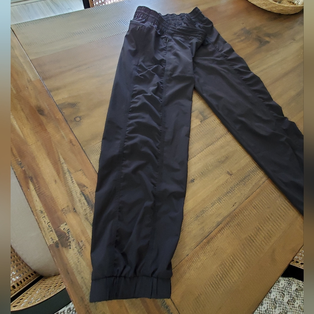 Athleta Studio Jogger Relaxed Athletic Pants, Shirred Leg, Black, Wm's 10T, EUC
